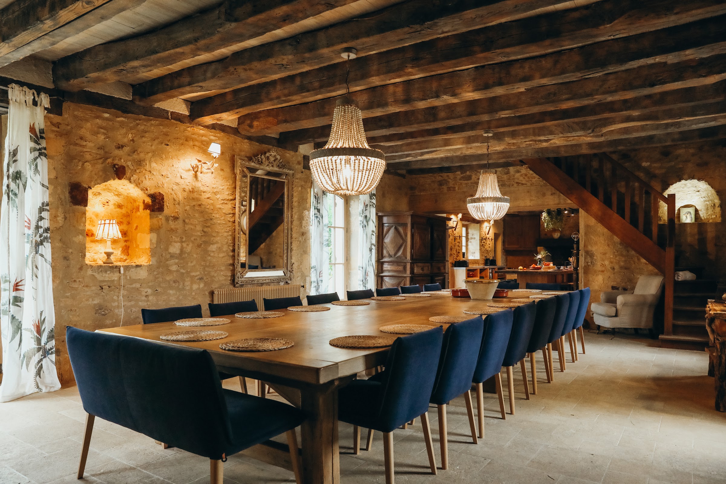 Grande table de banquet pour les grandes tablées