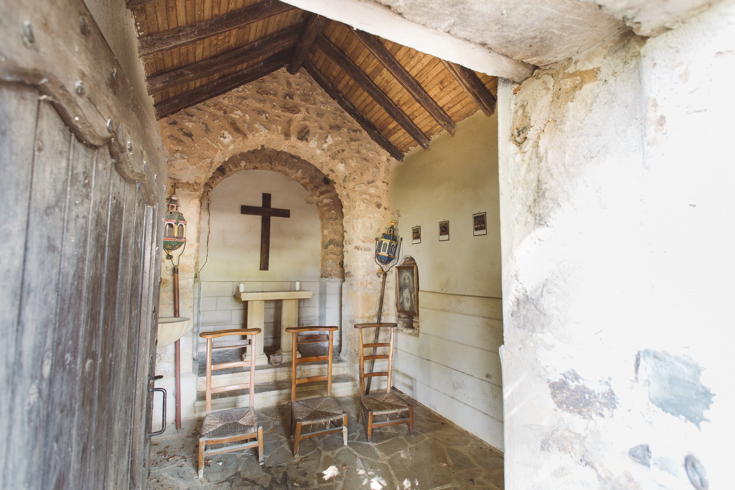 Petite chapelle de pierre du parc